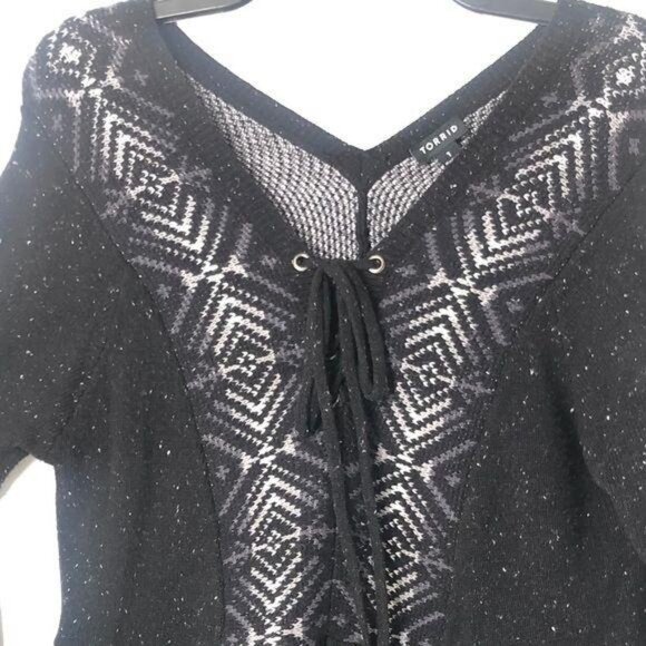 Torrid Sweater Top Peplum Knit Blouse Aztec Print Black and White Women Size 1 - Picture 7 of 8